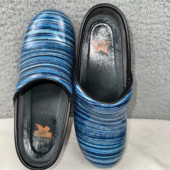 Dansko Shoes XP Pro Womens EU 36 US 6 Blue Striped Patent Leather Clogs - Picture 9 of 9